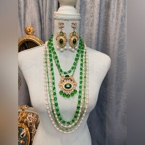 Elegant Green and Gold Jewelry Set